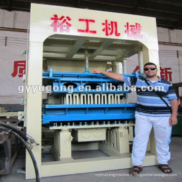 La machine de fabrication de briques / blocs creuses en béton de marque Yugong a une meilleure réputation que les autres usines